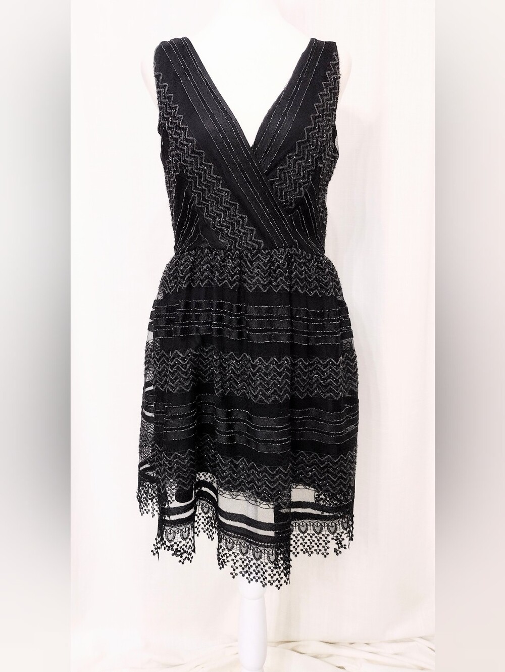 Just Me Sz S Black Lace V-Neck Sleeveless Dress